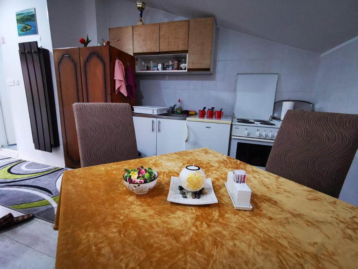 White Apartment Sarajevo - Free Parking ภายนอก รูปภาพ