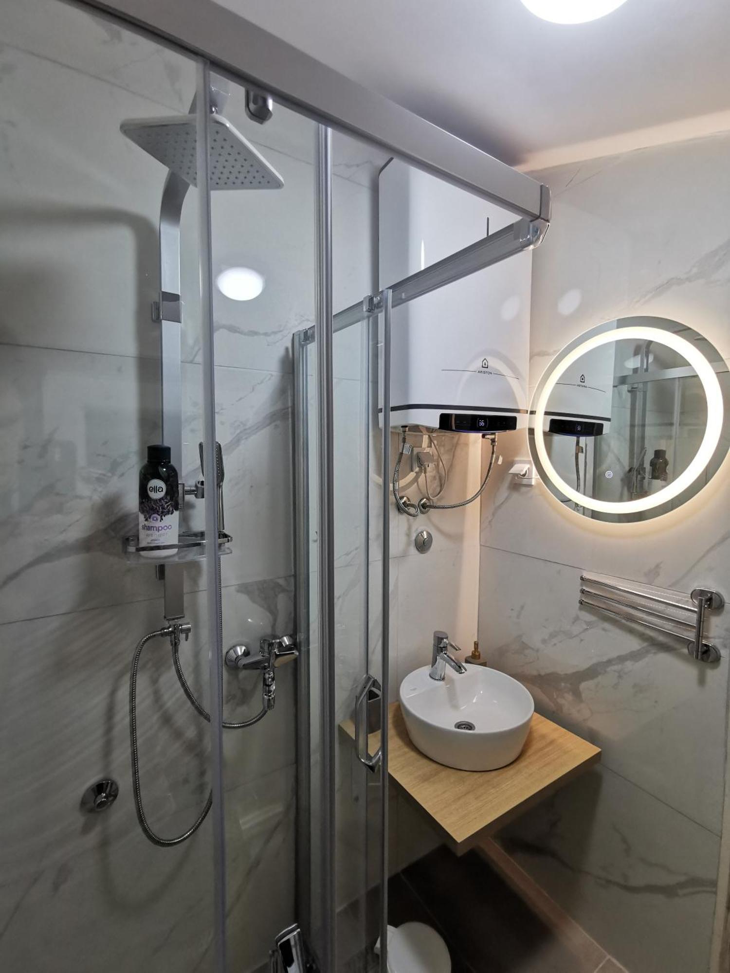 White Apartment Sarajevo - Free Parking ภายนอก รูปภาพ