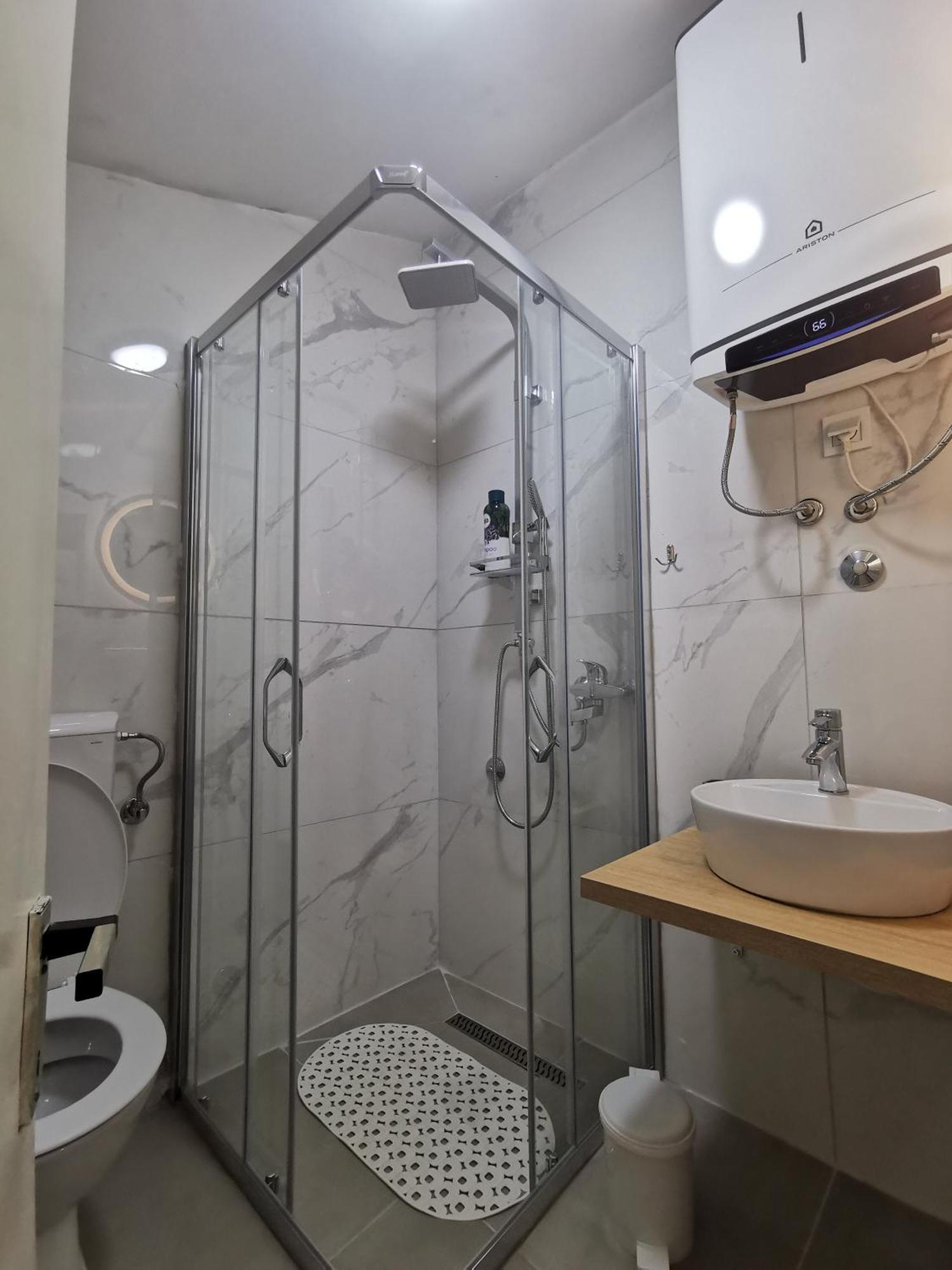 White Apartment Sarajevo - Free Parking ภายนอก รูปภาพ